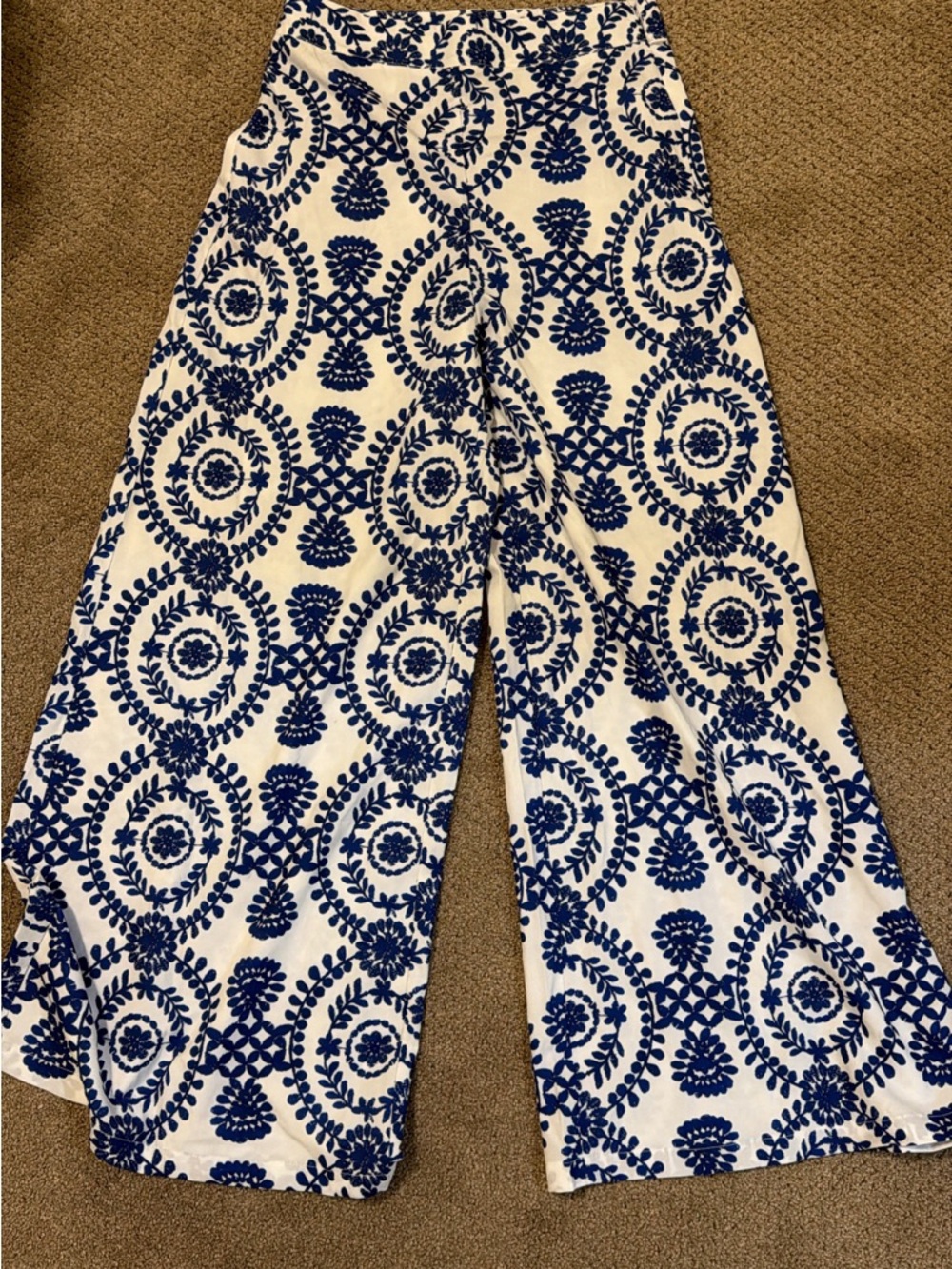 SHEIN White Wide-Leg Pants with Blue Medallion Print
